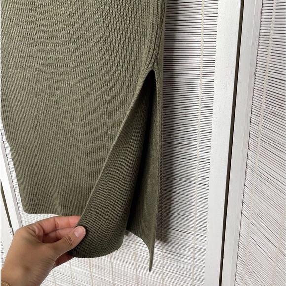 House of Harlow 1960 Ribbed Midi Skirt Olive Green Size S NWT - Picture 3 of 9